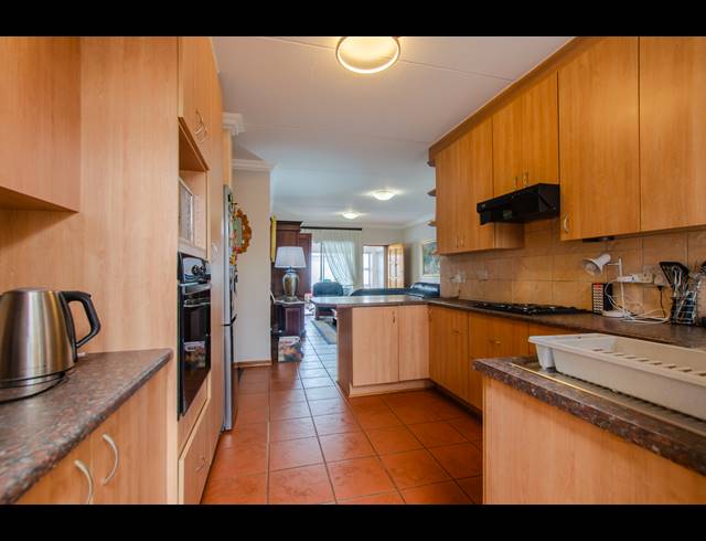 2 BEDROOM TOWNHOUSE FOR SALE IN RIETVALLEIRAND